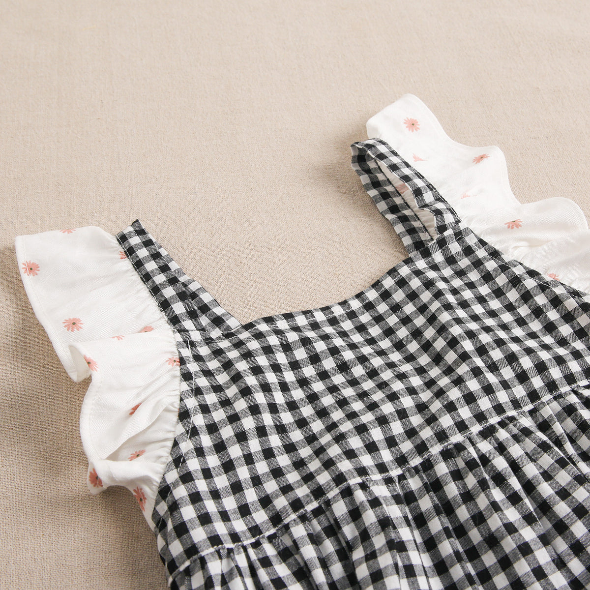 Vestido de niña en cuadros de vichy negros y blancos