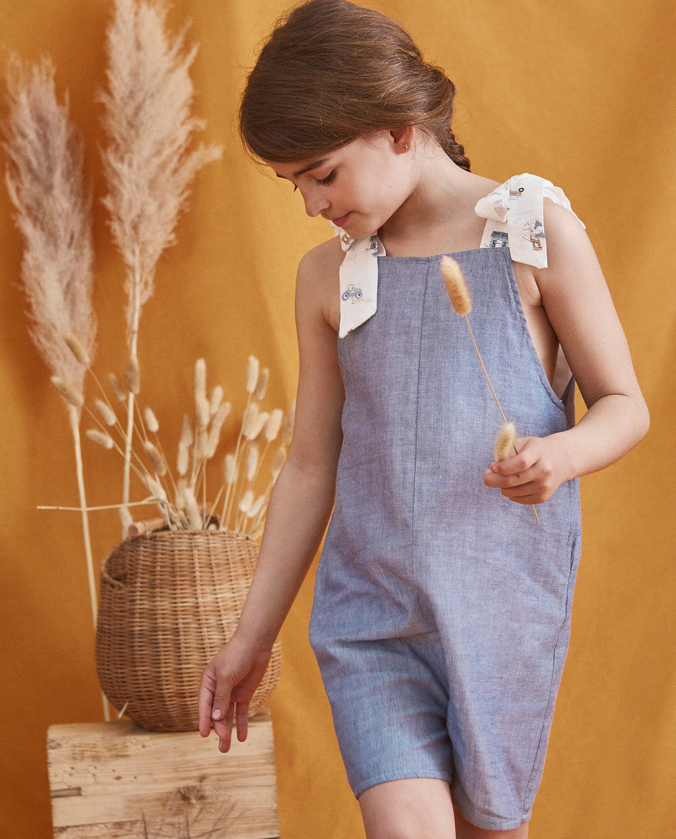Enterito de niña corto en azul denim combinado con estampado