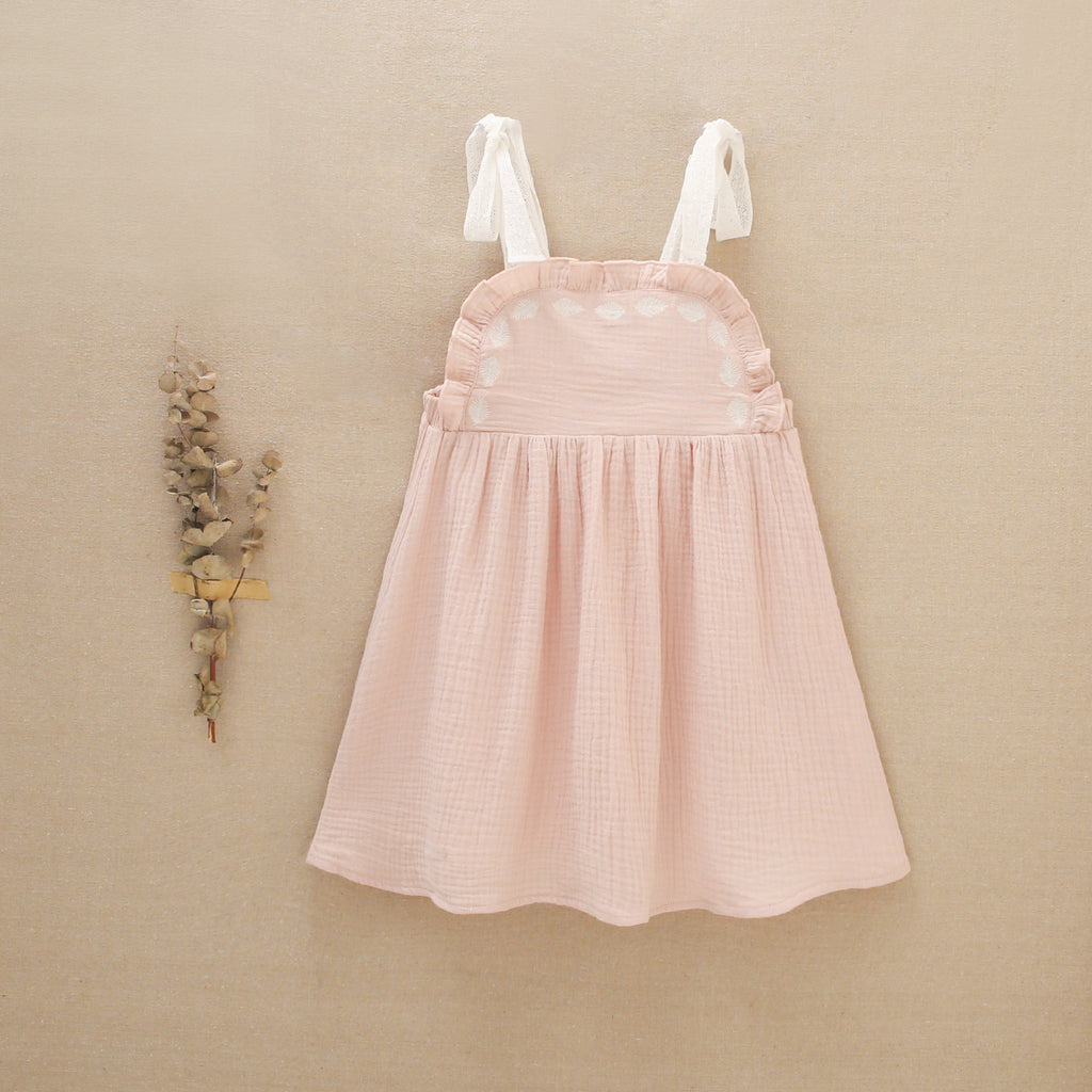 Vestido de niña rosa palo con tirantes en tejido bambula