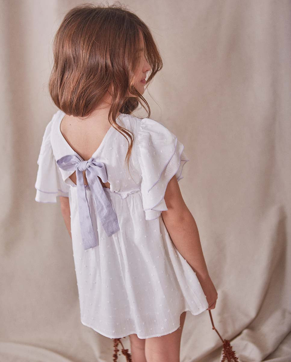 Vestido de niña blanco con ribetes lilas