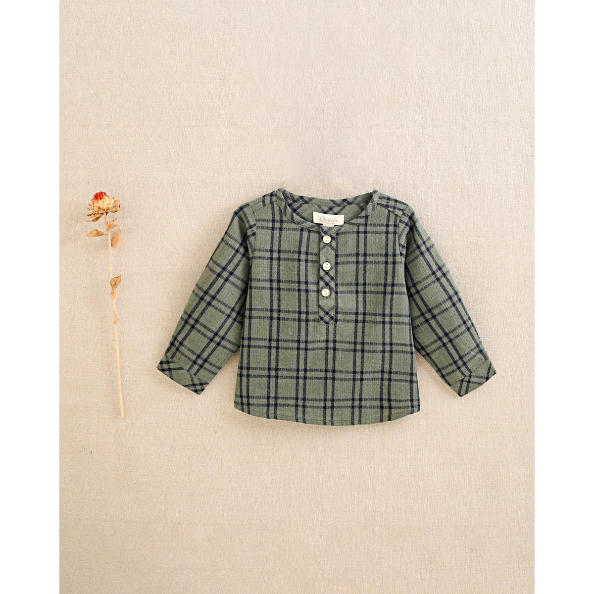 Camisa niño manga larga verde oliva con cuadros azul marino