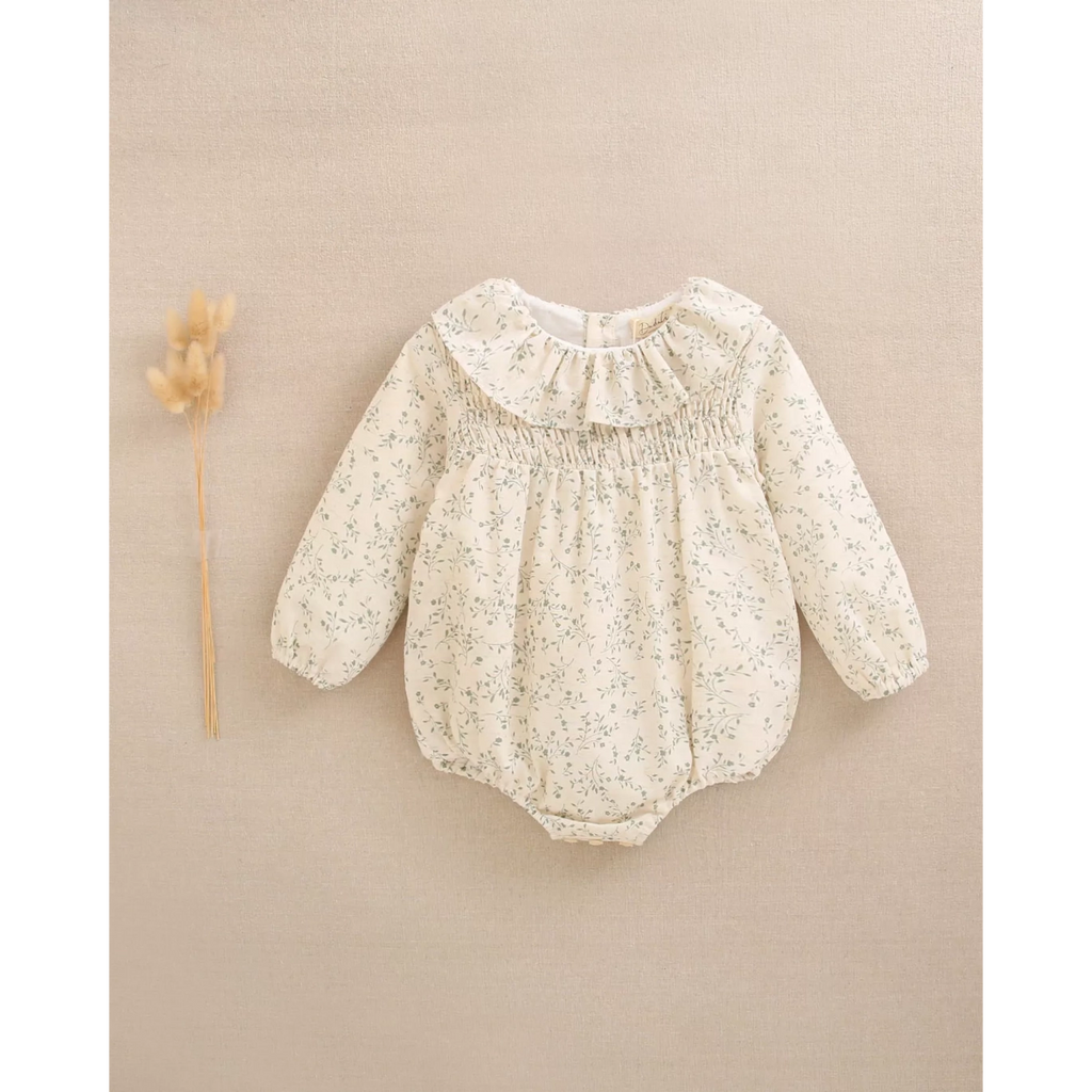 Ranita de bebé niña color crudo con estampado floral verde