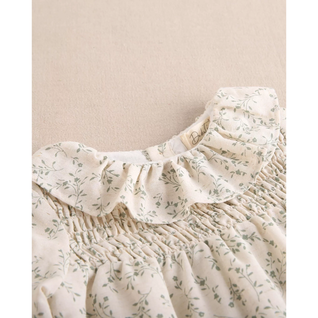 Ranita de bebé niña color crudo con estampado floral verde