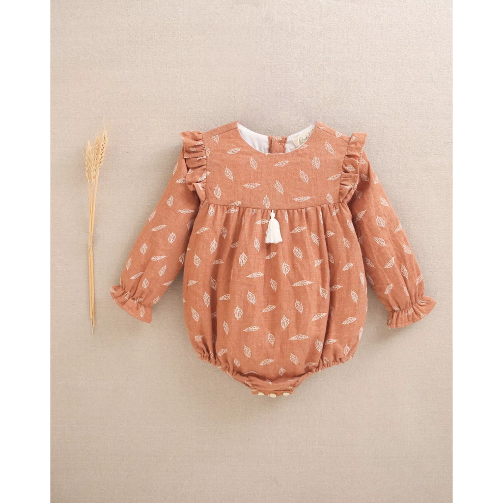 Ranita de bebé niña teja con estampado y detalle de borla