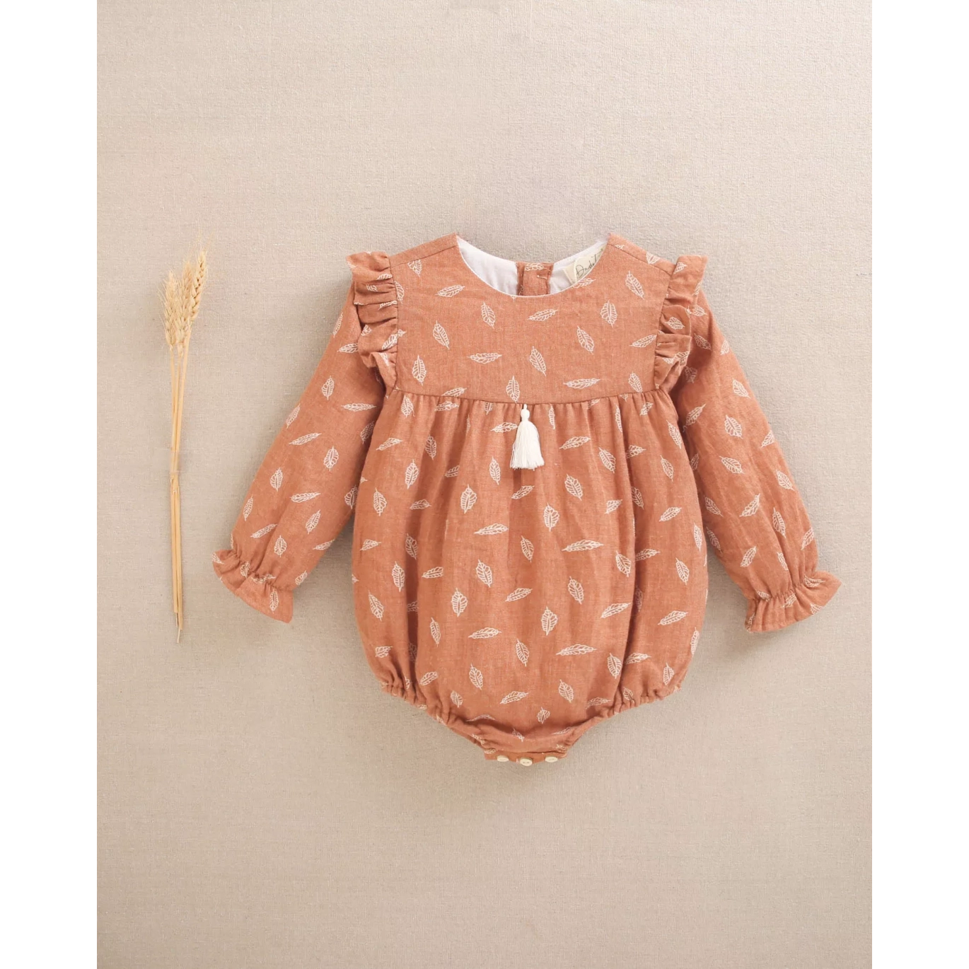 Ranita de bebé niña teja con estampado y detalle de borla