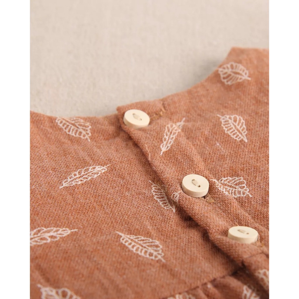 Ranita de bebé niña teja con estampado y detalle de borla