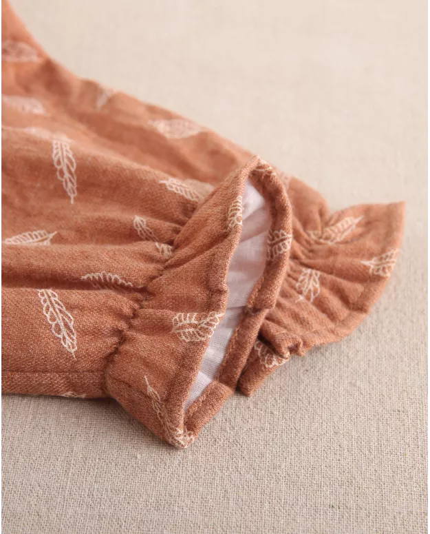 Ranita de bebé niña teja con estampado y detalle de borla
