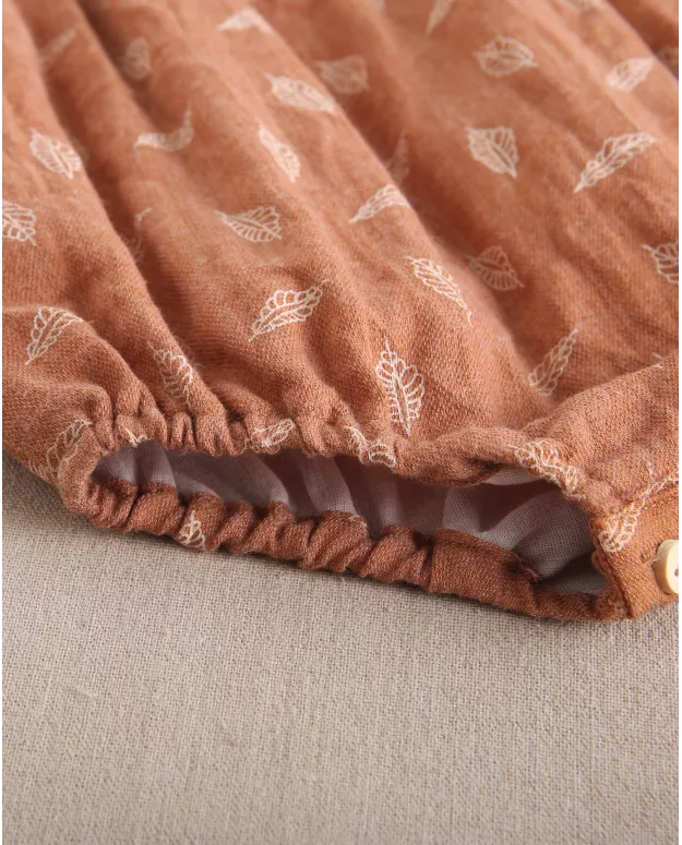 Ranita de bebé niña teja con estampado y detalle de borla