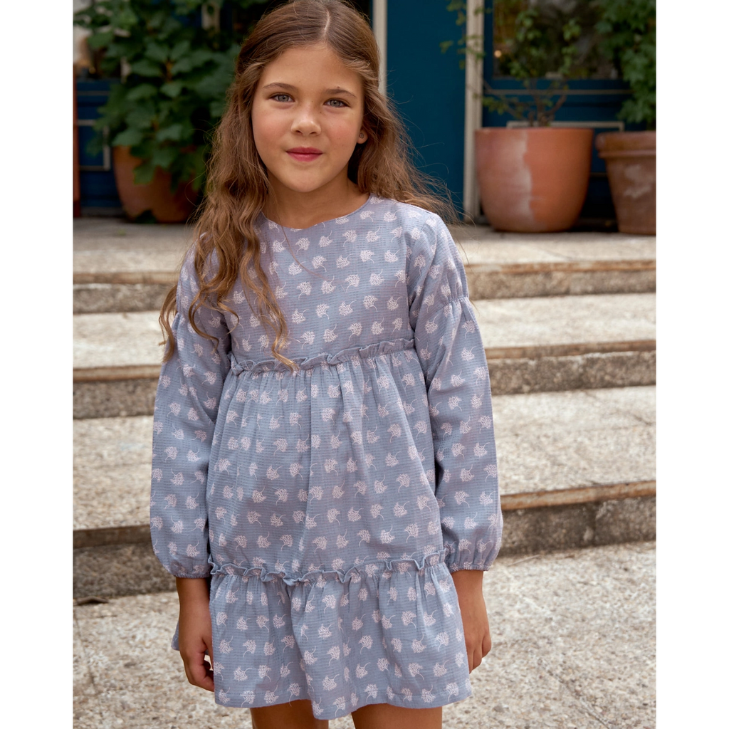 Vestido de niña azul cielo y estampado de hojas blancas