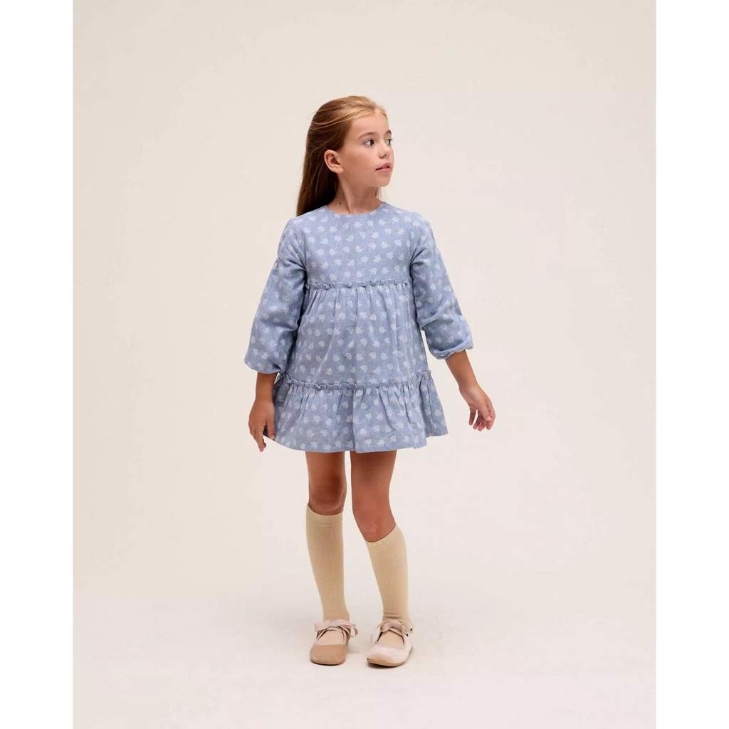 Vestido de niña azul cielo y estampado de hojas blancas