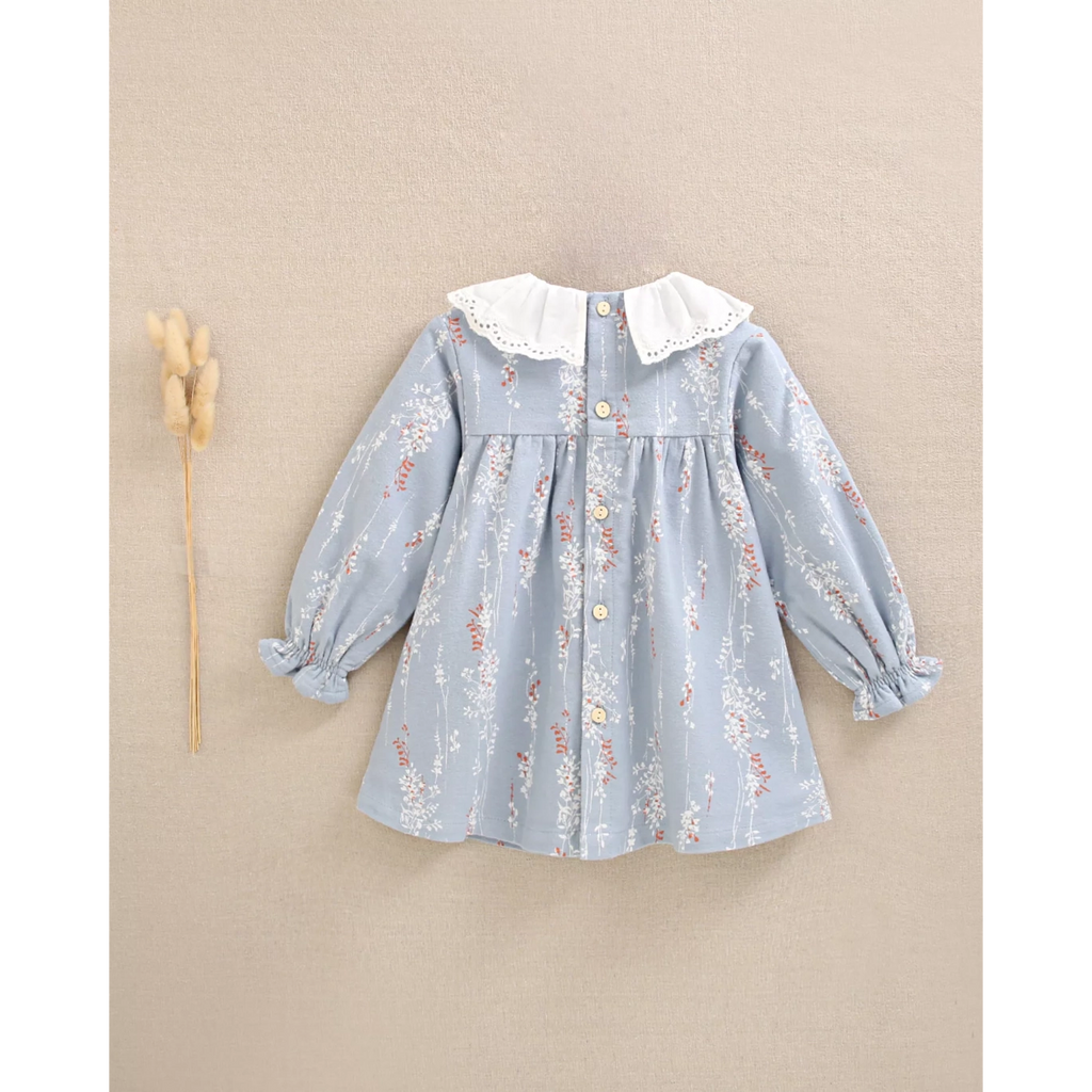 Vestido de bebé niña azul con cuello con volante bordado