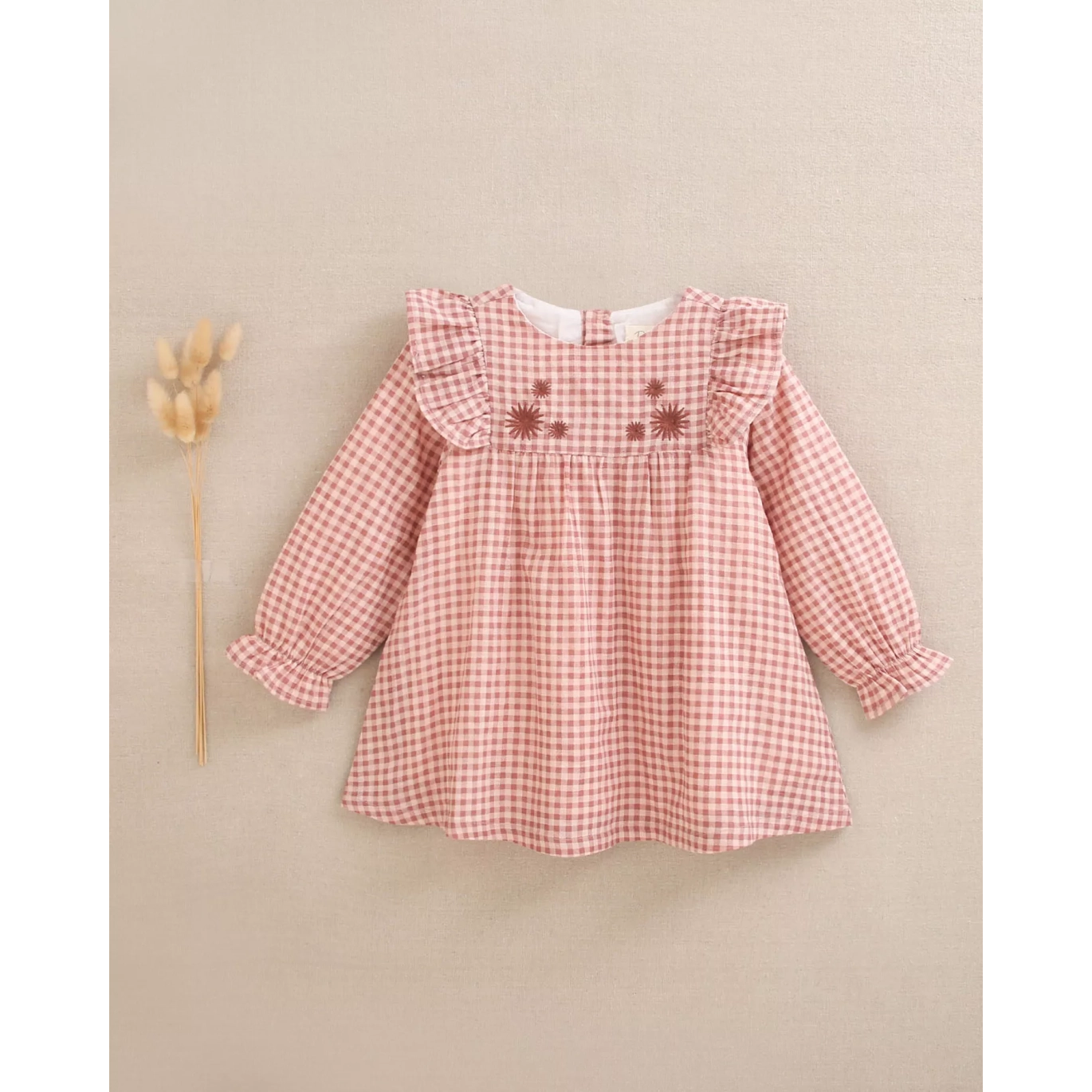 Vestido de bebé niña de cuadros rosa y flores bordadas
