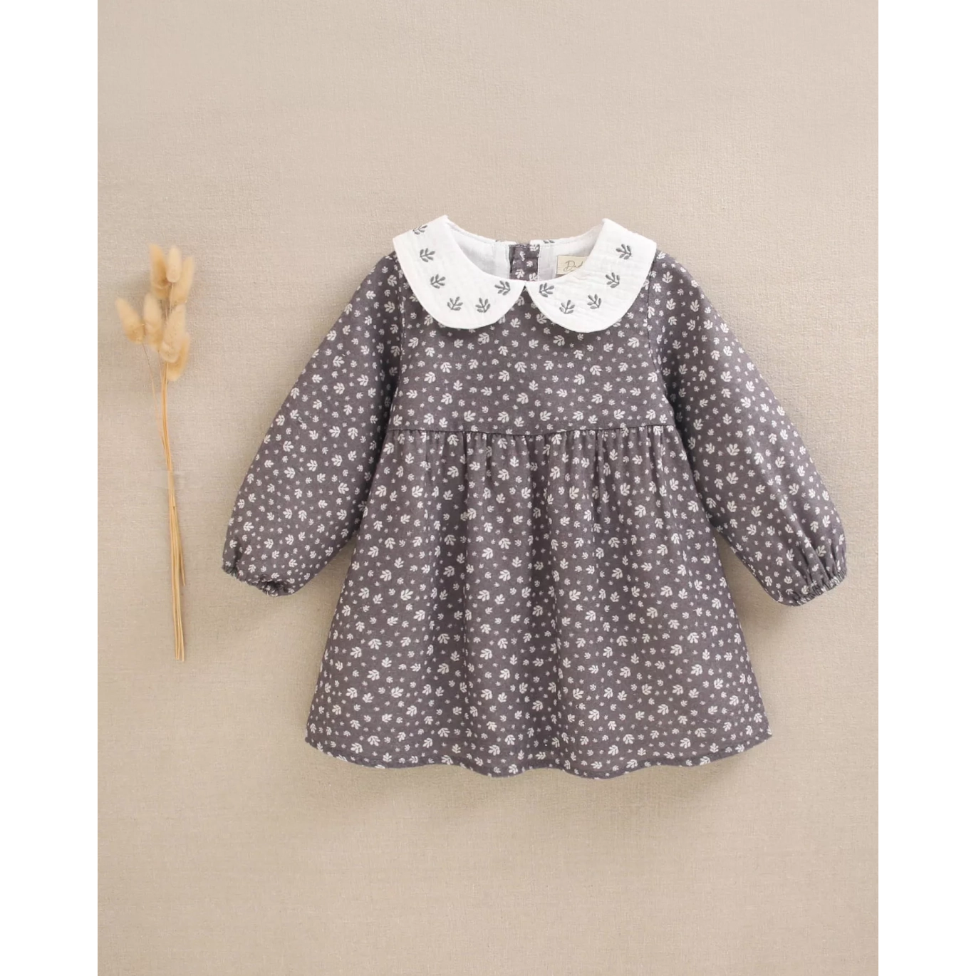 Vestido de bebé niña gris con hojas blancas