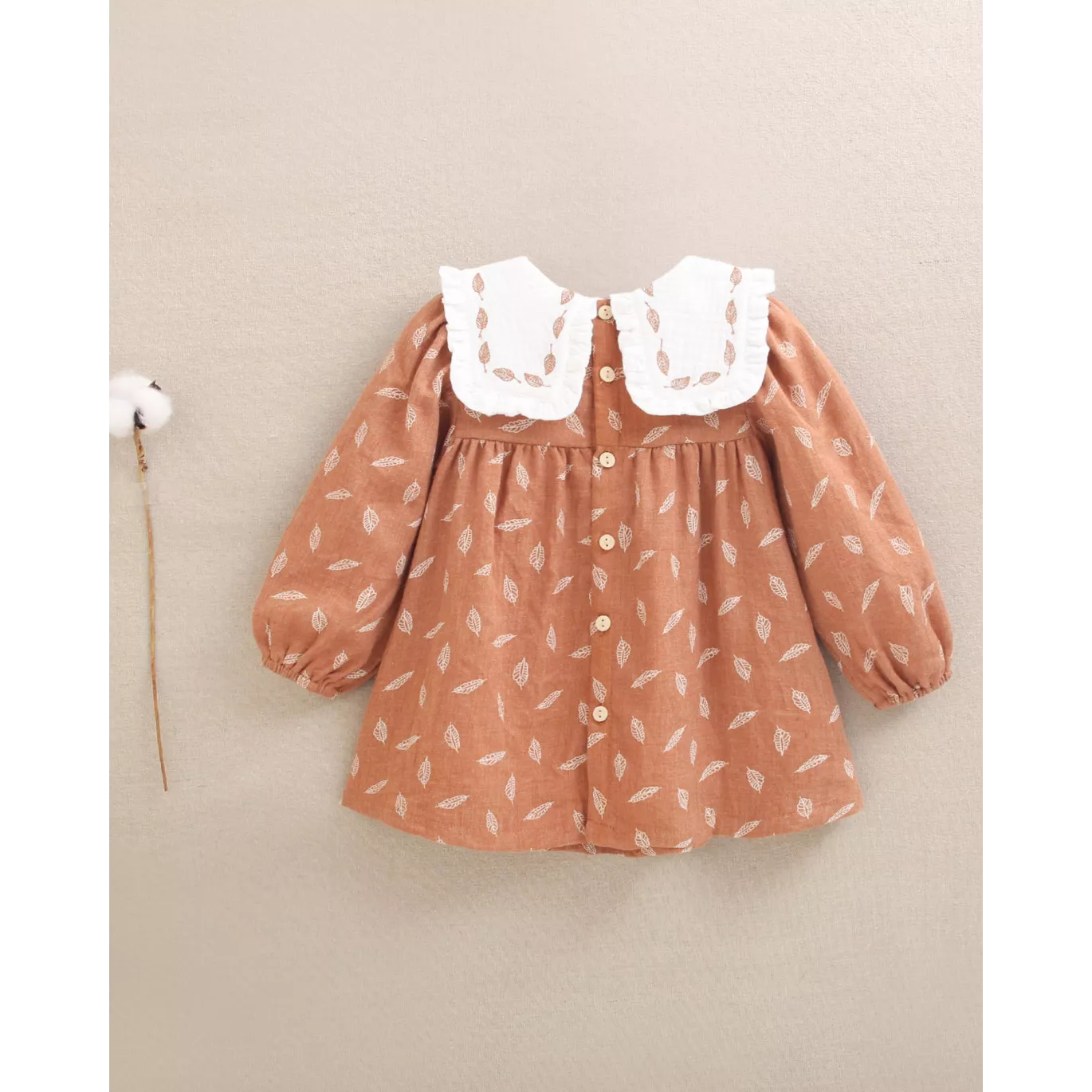 Vestido de bebé niña naranja con estampado de hojas