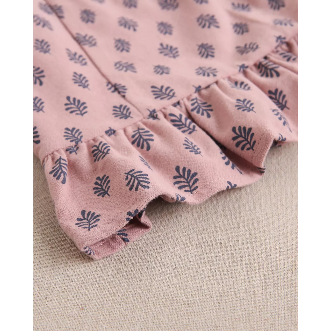 Vestido de bebé niña rosa con estampado de hojas