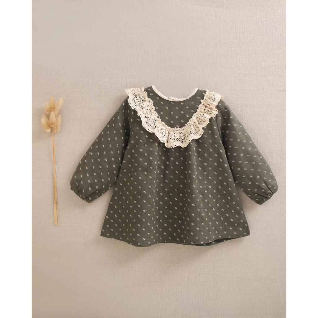 Vestido de bebé niña verde oscuro con estampado y ganchillo