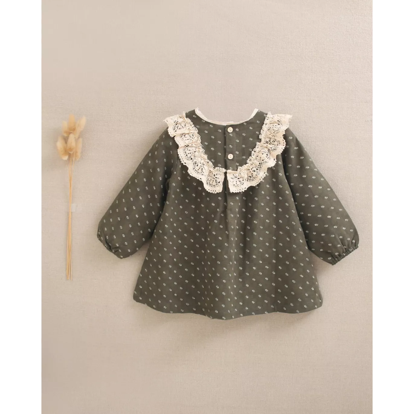 Vestido de bebé niña verde oscuro con estampado y ganchillo