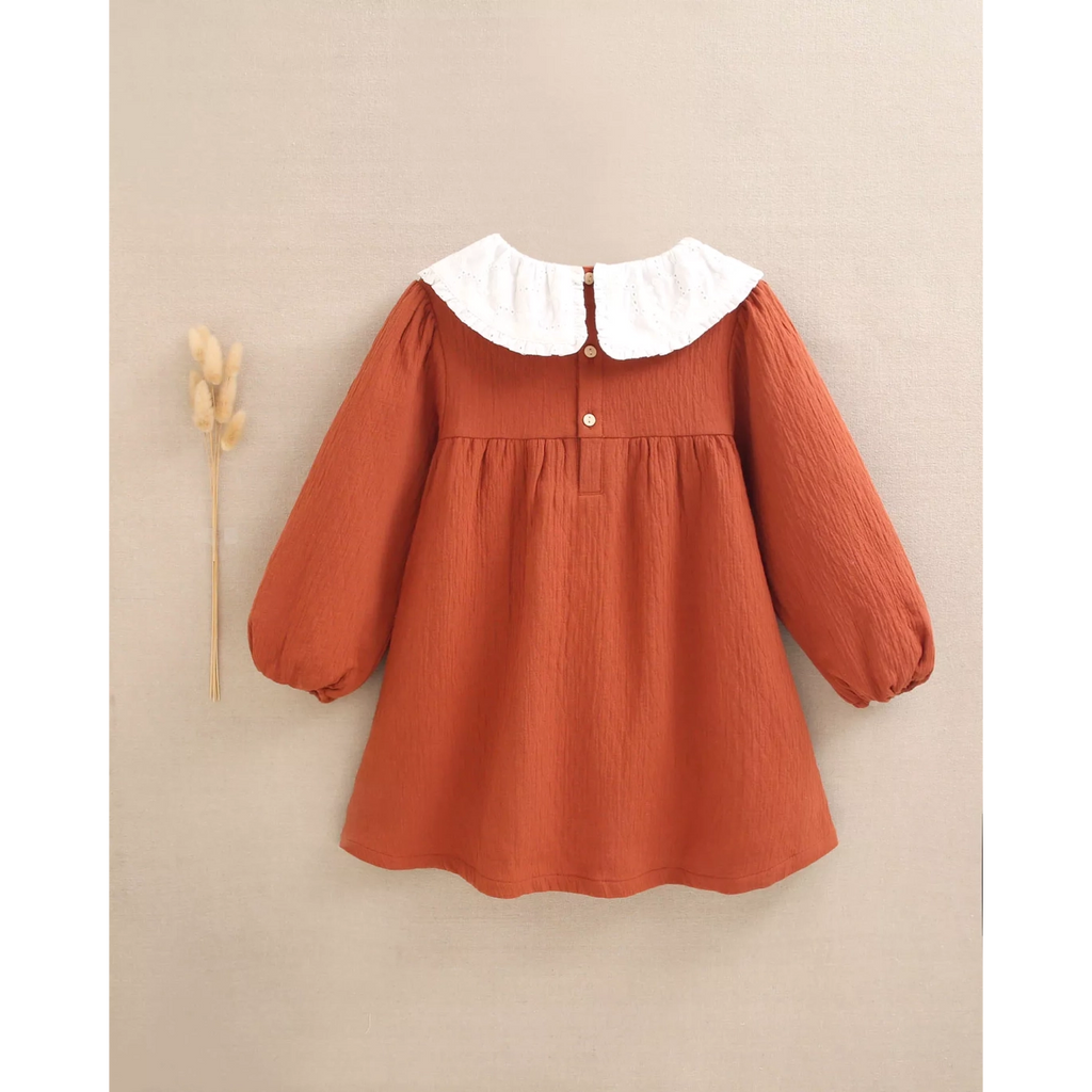 Vestido de niña color teja y manga larga abullonada
