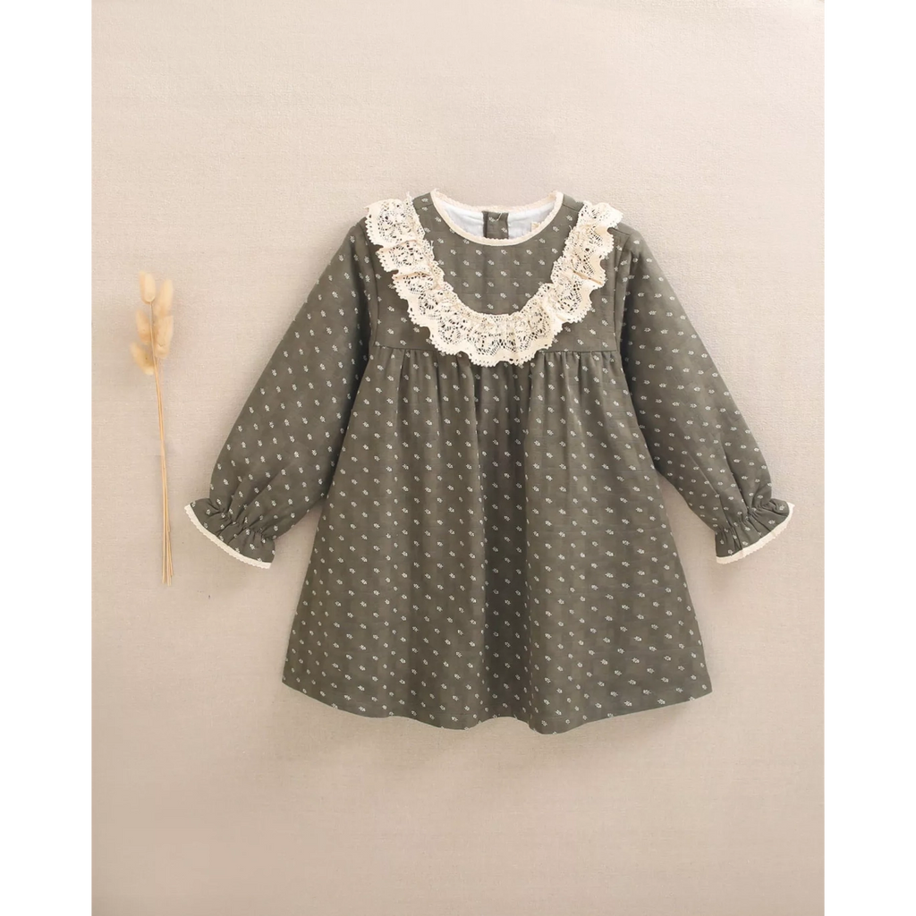 Vestido de niña con estampado de hojas