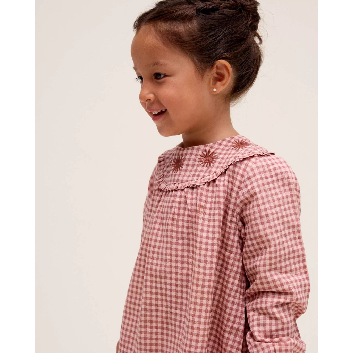 Vestido de niña cuadros rosa y detalle flores bordadas