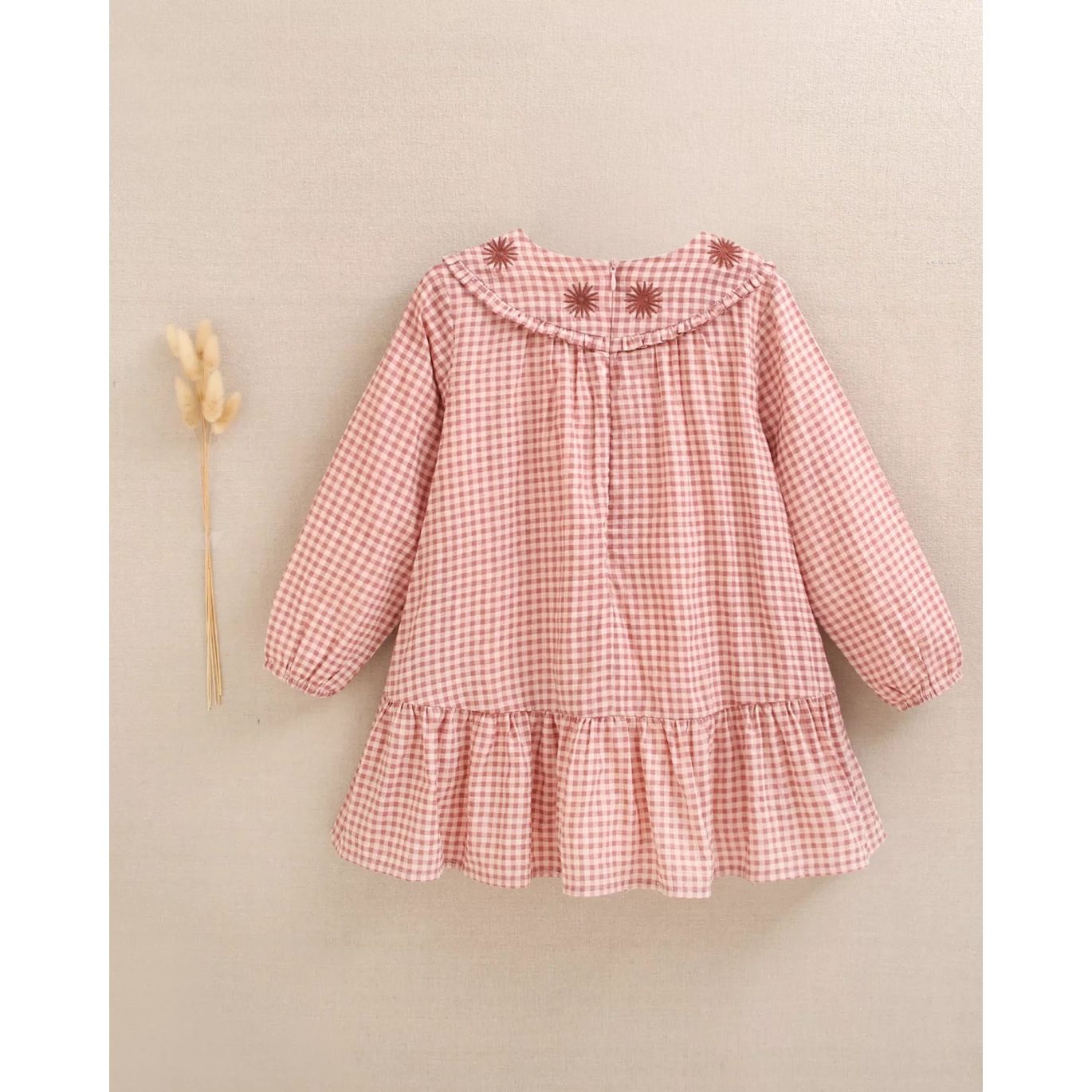 Vestido de niña cuadros rosa y detalle flores bordadas