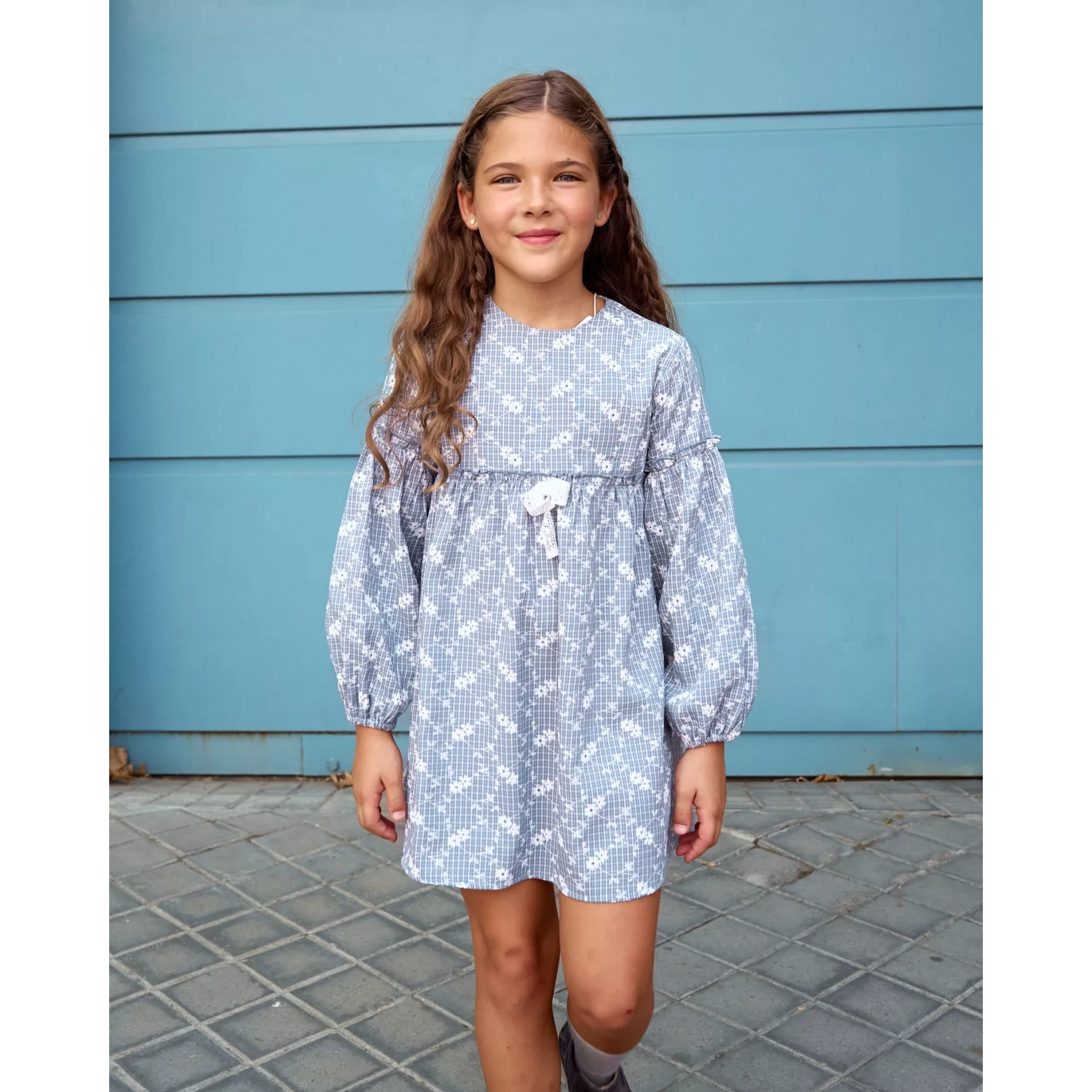 Vestido de niña de cuadro vichy con estampado floral
