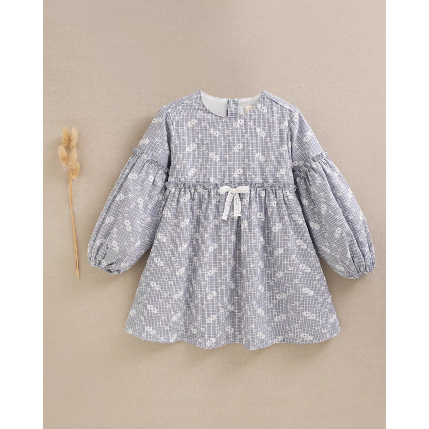 Vestido de niña de cuadro vichy con estampado floral
