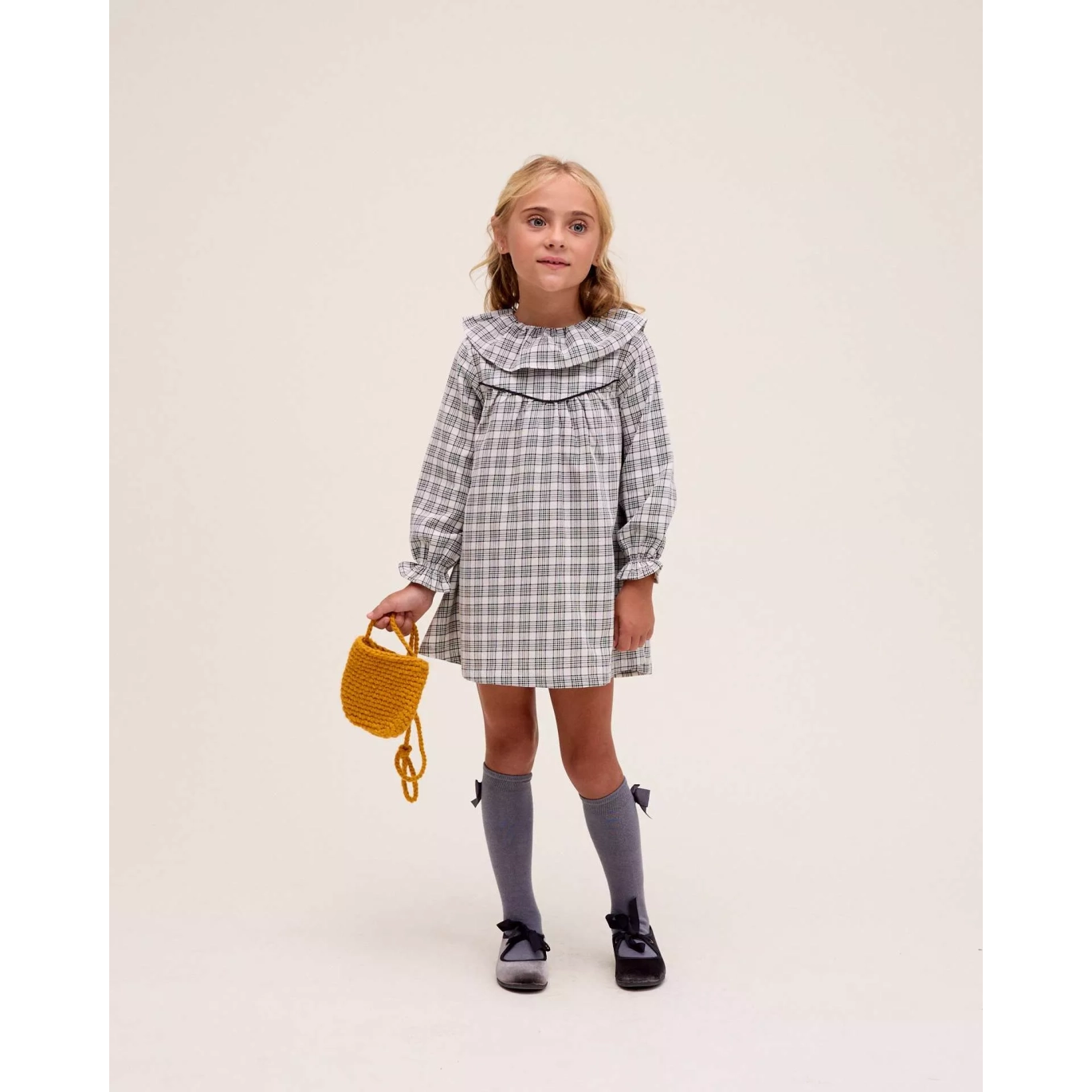 Vestido de niña de cuadros blanco y negro