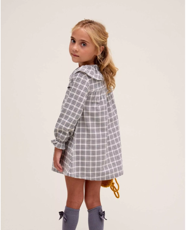 Vestido de niña de cuadros blanco y negro