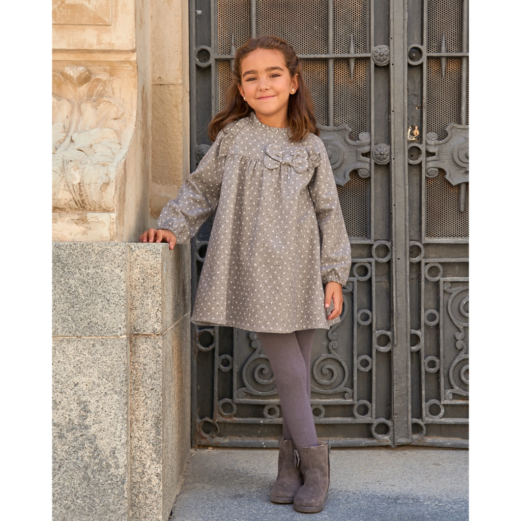 Vestido de niña en gris jaspeado con topos