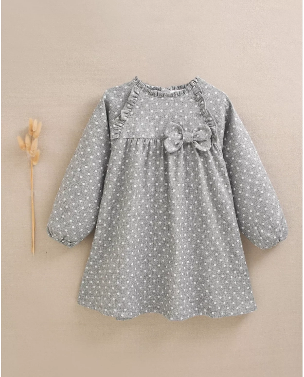 Vestido de niña en gris jaspeado con topos