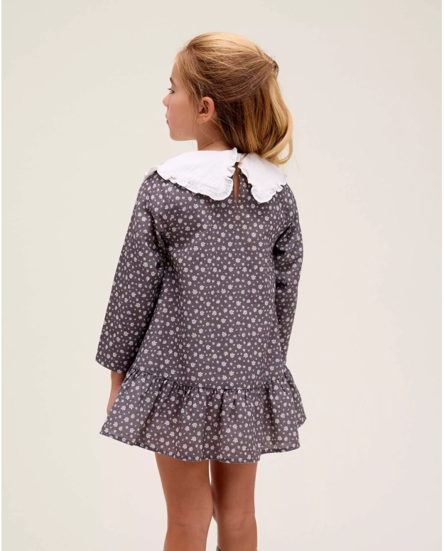 Vestido de niña gris con hojas blancas