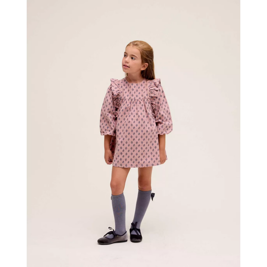 Vestido de niña rosa con estampado de hojas azules